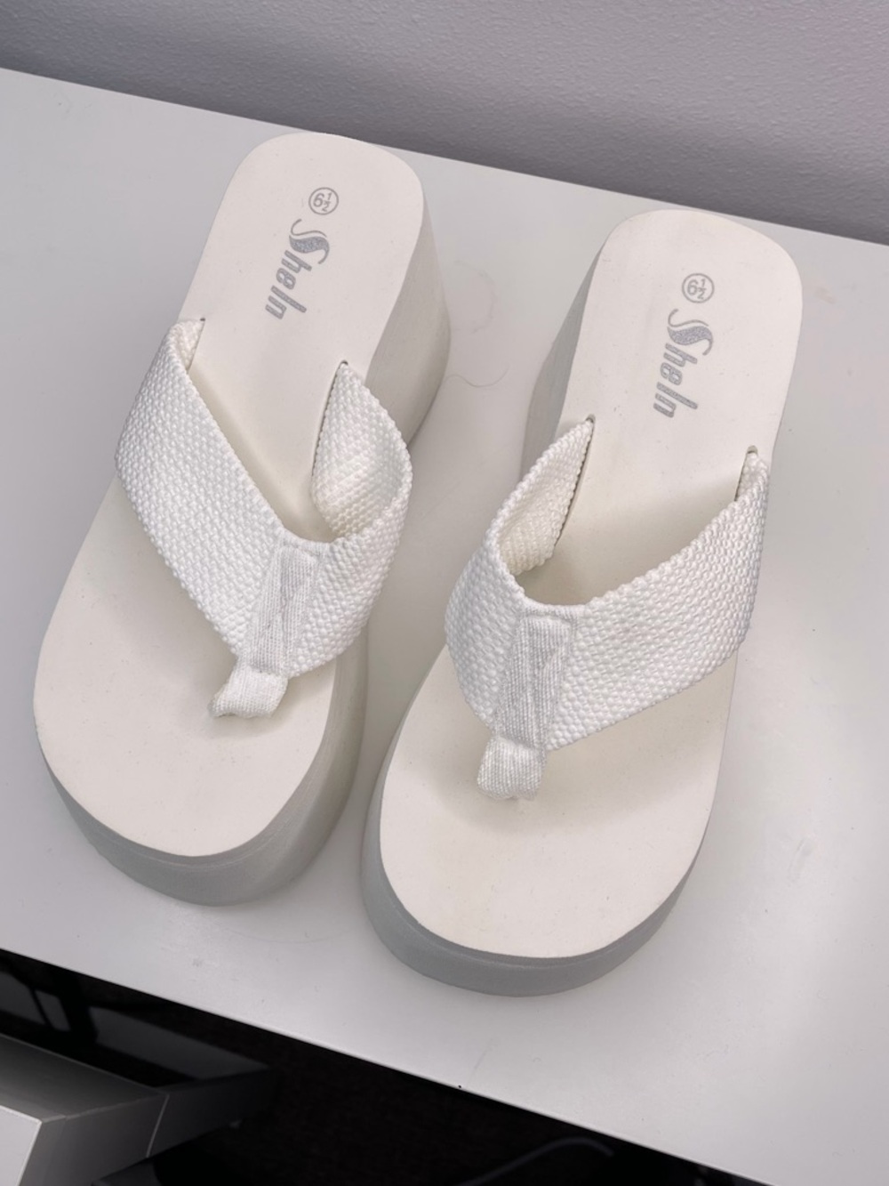 white chunky platform thong sandals, size 6.5 / 37 - Picture 2 of 7